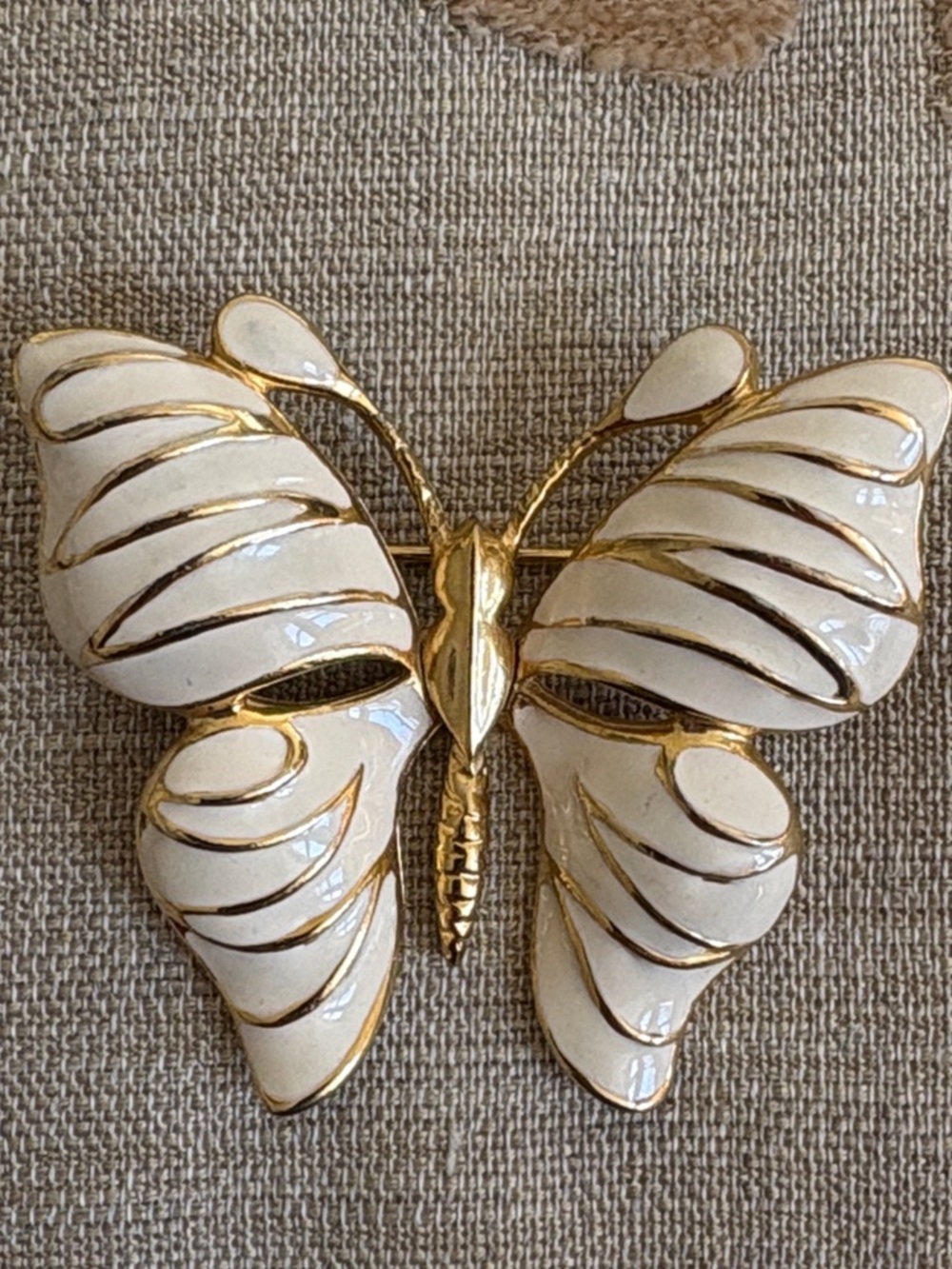 VTG Gold and White Enamel Butterfly Brooch - Women's Jewelry - Picture 3 of 6